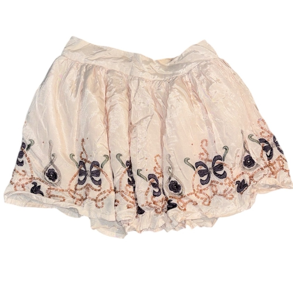 WILLOW & CLAY Chic Embroidered Skater Skirt in Cream size extra small